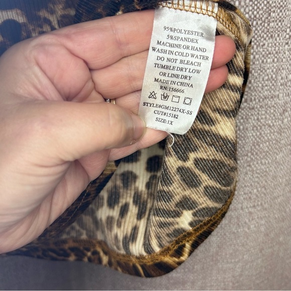 Gemstone Leopard Print Short Sleeve Top Brown/Black Plus Size 1X - Picture 5 of 7